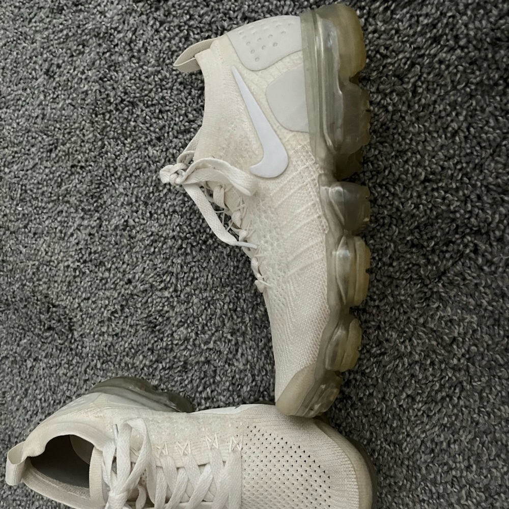 women’s nike vapor max’s size 7.5